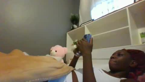 Snapshot of beautie699392 chatting on February 4, 2025, 4:48 am Lil stunner online show from February 4, 2025, 4:48 am