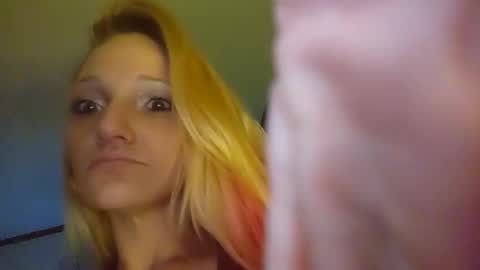 Snapshot of beautifulbaej chatting on January 18, 2025, 6:03 am Julie Nicole online show from January 18, 2025, 6:03 am