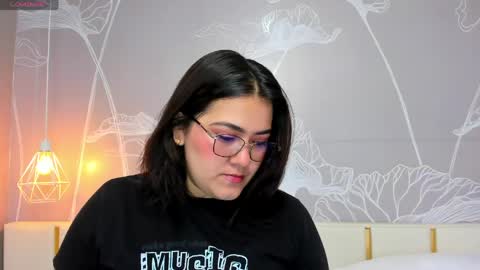 Snapshot of beautifulgirl4u_ chatting on May 20, 2026, 11:22 pm online show from May 20, 2026, 11:22 pm