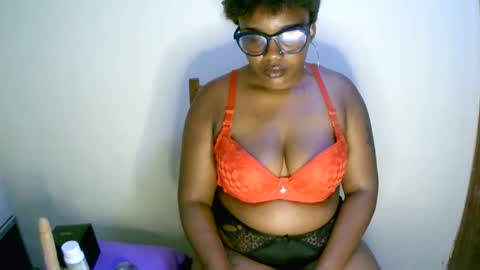 beautifulpeach2 online show from January 28, 2025, 7:32 pm