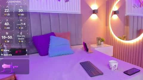 Snapshot of beauty_milf4 chatting on February 19, 2025, 7:59 pm Chantall online show from February 19, 2025, 7:59 pm