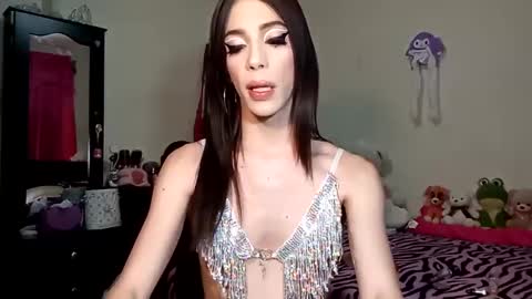 Snapshot of beautyqueen__ chatting on October 4, 2025, 6:55 am BeautyMaffe online show from October 4, 2025, 6:55 am