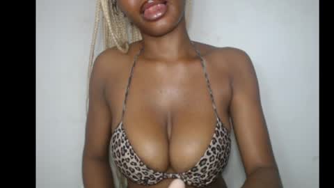 Snapshot of beautyslut1 chatting on April 15, 2026, 7:04 am beautyslut1 online show from April 15, 2026, 7:04 am