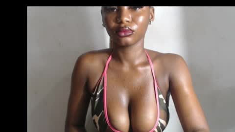 Snapshot of beautyslut1 chatting on April 19, 2026, 8:35 am beautyslut1 online show from April 19, 2026, 8:35 am
