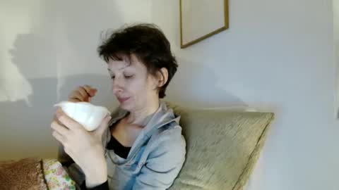 Snapshot of bebacksooon chatting on February 16, 2026, 4:25 pm Raluca online show from February 16, 2026, 4:25 pm