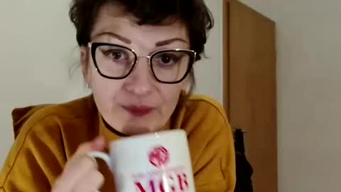 Snapshot of bebacksooon chatting on March 1, 2026, 7:49 pm Raluca online show from March 1, 2026, 7:49 pm