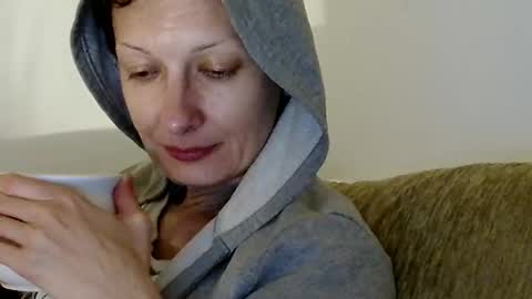 Snapshot of bebacksooon chatting on April 2, 2026, 8:50 pm Raluca online show from April 2, 2026, 8:50 pm