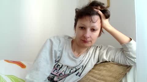 Snapshot of bebacksooon chatting on April 12, 2026, 8:08 am Raluca online show from April 12, 2026, 8:08 am