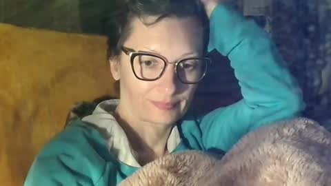 Snapshot of bebacksooon chatting on April 13, 2026, 6:57 pm Raluca online show from April 13, 2026, 6:57 pm