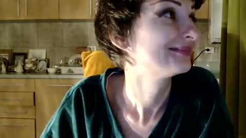 Snapshot of bebacksooon chatting on April 15, 2026, 7:58 pm Raluca online show from April 15, 2026, 7:58 pm