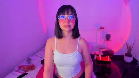 Snapshot of becca_be_ chatting on July 21, 2026, 4:37 am Becca is here online show from July 21, 2026, 4:37 am