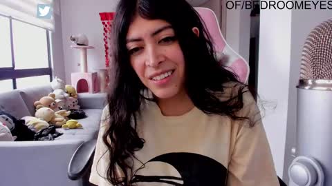 Snapshot of bedroomeyess chatting on February 25, 2025, 7:25 pm Amber UwU IM MOVING AND IS CRAZY ILL BE BACK VERY SOON 3 MISS YA ALREADY online show from February 25, 2025, 7:25 pm