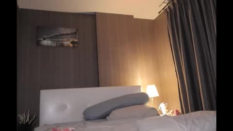 Snapshot of bee_thai chatting on December 18, 2025, 5:19 pm bee_thai online show from December 18, 2025, 5:19 pm