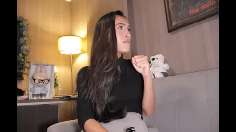 Snapshot of bee_thai chatting on February 9, 2026, 5:06 pm bee_thai online show from February 9, 2026, 5:06 pm