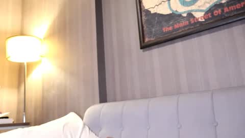 Snapshot of bee_thai chatting on May 18, 2026, 7:09 pm bee_thai online show from May 18, 2026, 7:09 pm