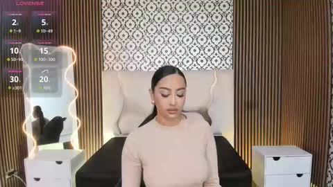 BELLA online show from November 11, 2025, 2:06 pm