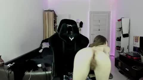 Snapshot of bekkawell chatting on September 29, 2025, 2:11 pm Lisa online show from September 29, 2025, 2:11 pm