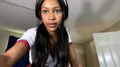 Snapshot of bella19sua chatting on September 21, 2025, 8:10 pm bella19sua online show from September 21, 2025, 8:10 pm