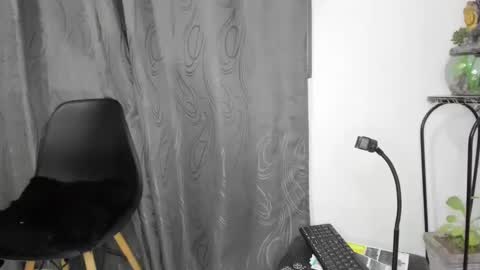 Snapshot of bella_38 chatting on February 14, 2025, 5:19 am isabella online show from February 14, 2025, 5:19 am