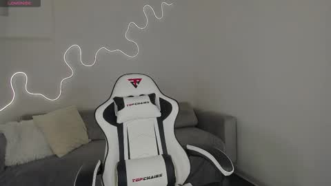 Snapshot of bella__sss chatting on December 15, 2025, 3:11 am Hi I am Bella online show from December 15, 2025, 3:11 am