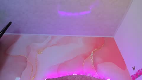 Snapshot of bella__sweets chatting on December 30, 2024, 10:01 pm Melanie online show from December 30, 2024, 10:01 pm