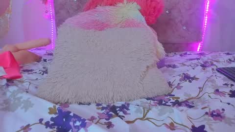 Snapshot of bella__sweets chatting on February 7, 2025, 10:41 pm Melanie online show from February 7, 2025, 10:41 pm