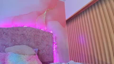 Snapshot of bella__sweets chatting on March 8, 2025, 1:06 am Melanie online show from March 8, 2025, 1:06 am