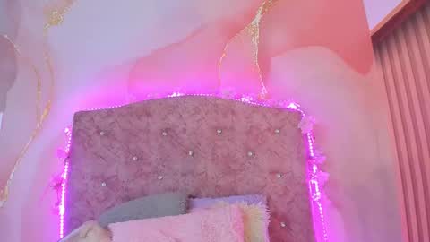 Snapshot of bella__sweets chatting on March 9, 2025, 1:14 am Melanie online show from March 9, 2025, 1:14 am