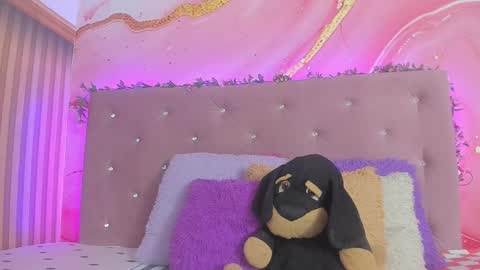 Snapshot of bella__sweets chatting on January 16, 2026, 10:41 am Melanie online show from January 16, 2026, 10:41 am