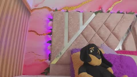 Snapshot of bella__sweets chatting on February 12, 2026, 10:32 am Melanie online show from February 12, 2026, 10:32 am