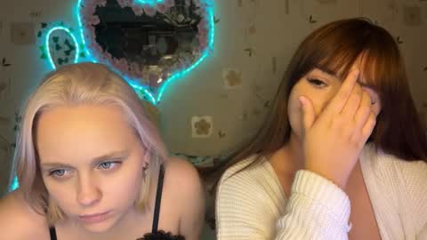 bella_and_alice online show from October 29, 2025, 1:24 pm