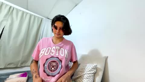 bella_anni online show from September 18, 2025, 11:18 pm