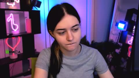 Snapshot of bella_blade chatting on December 16, 2025, 5:45 am bella_blade online show from December 16, 2025, 5:45 am