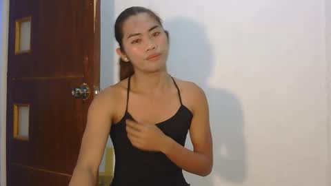 Snapshot of bella_bliss14 chatting on November 13, 2025, 2:05 pm bella_bliss14 online show from November 13, 2025, 2:05 pm