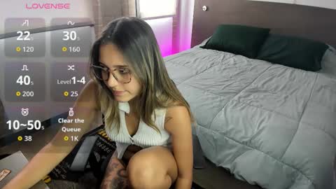 bella_blue_ online show from October 15, 2025, 6:30 pm