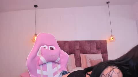 BELLA CLARCK online show from October 31, 2025, 2:45 am