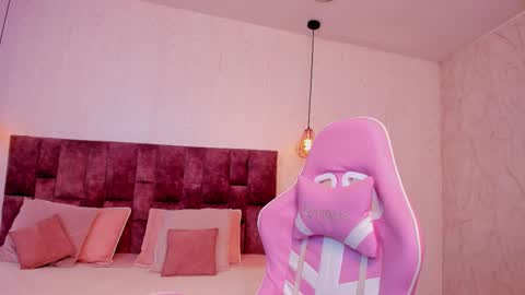 BELLA CLARCK online show from November 14, 2025, 11:35 pm