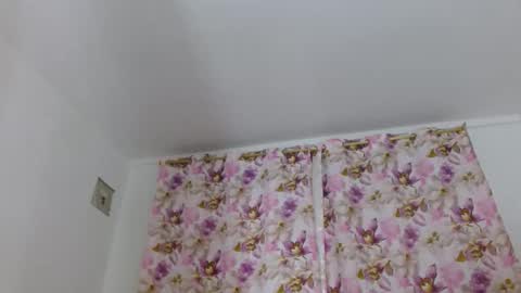 Snapshot of bella_gentle chatting on April 17, 2026, 11:30 pm bella_gentle online show from April 17, 2026, 11:30 pm