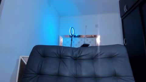 Snapshot of bella_hamilton chatting on December 17, 2025, 1:11 am bella_hamilton online show from December 17, 2025, 1:11 am