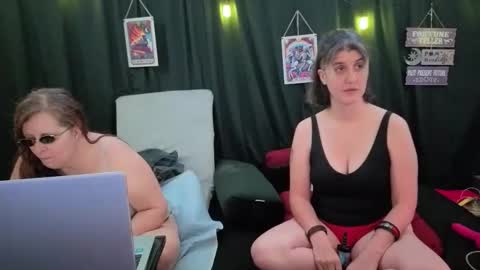 Bella James online show from November 16, 2025, 4:45 pm