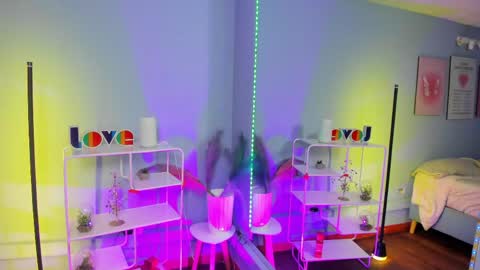  Bella  online show from March 24, 2026, 3:33 am