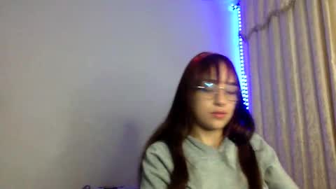 Snapshot of bella_mc chatting on December 2, 2025, 2:39 am bella_mc online show from December 2, 2025, 2:39 am