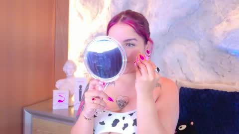 Snapshot of bella_mush chatting on May 19, 2026, 10:05 pm BELLA online show from May 19, 2026, 10:05 pm