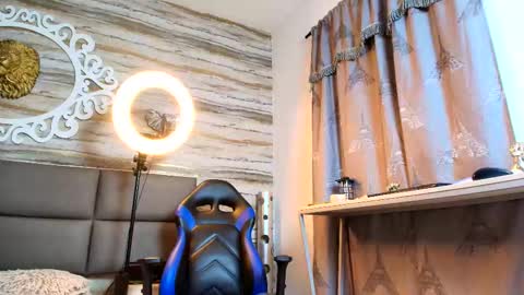     online show from September 21, 2025, 2:29 pm