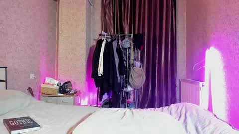 Snapshot of bella_sims chatting on April 9, 2026, 6:24 pm bella sims online show from April 9, 2026, 6:24 pm