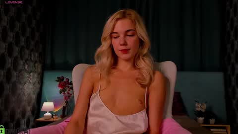 Bella online show from October 7, 2025, 12:41 am