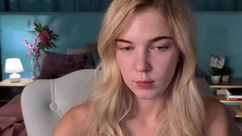 Bella online show from November 30, 2025, 8:18 am