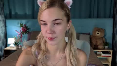 Bella online show from December 1, 2025, 11:10 pm