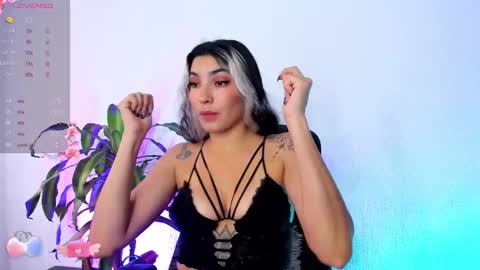 Snapshot of bella_thorne3 chatting on December 6, 2024, 8:18 pm Bella online show from December 6, 2024, 8:18 pm