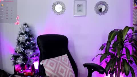 Snapshot of bella_thorne3 chatting on December 22, 2024, 10:04 pm Bella online show from December 22, 2024, 10:04 pm